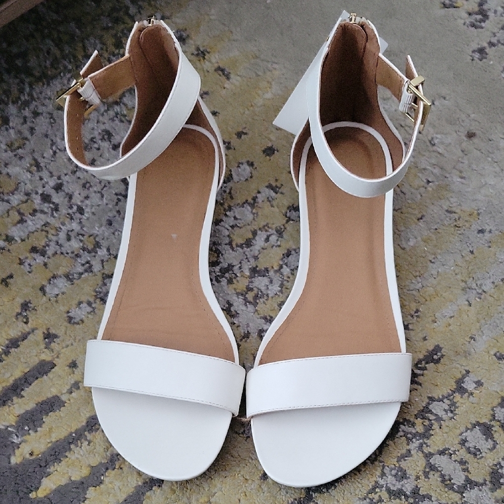 Reaction Kenneth Cole Elegant White Sandals